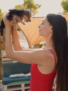 yoga con perritos santa fe granada - diana de la jara